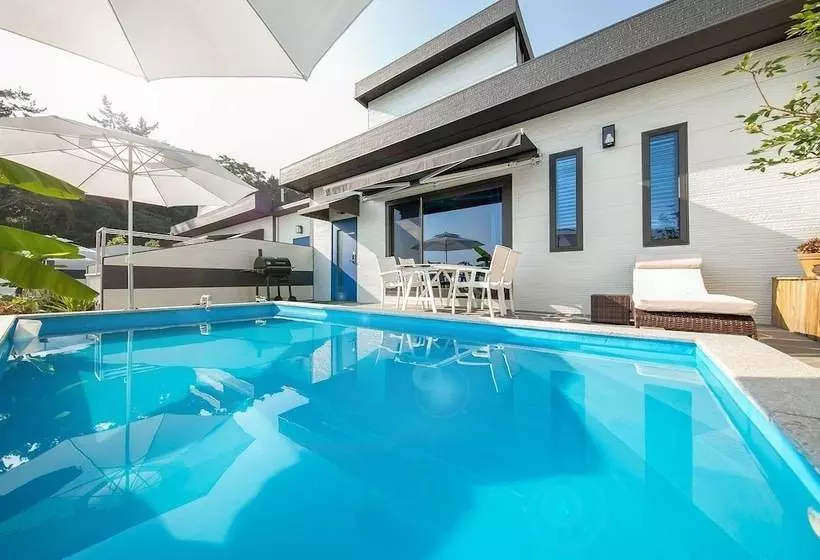Namhae Sea And View Pool Villa Pension