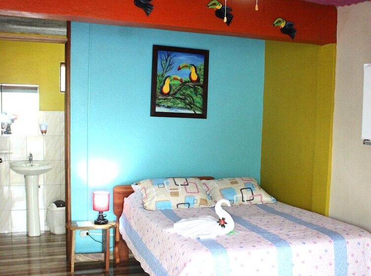 پانسیون Cabinas Cascada Rio Celeste