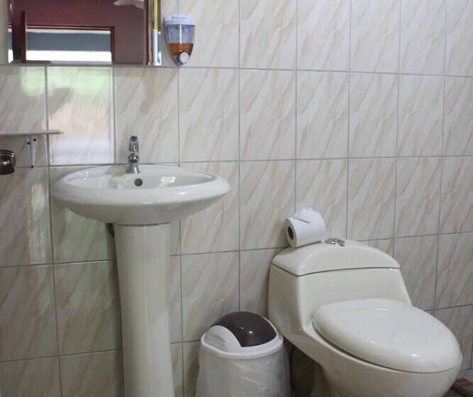 پانسیون Cabinas Cascada Rio Celeste