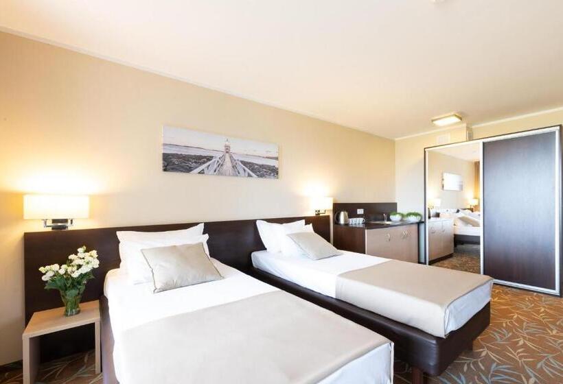 בית מלון כפרי Blue Marine Mielno