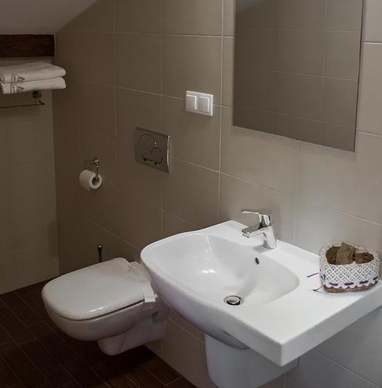 Hotelli Nowy Folwark "na Skraju Lasu"