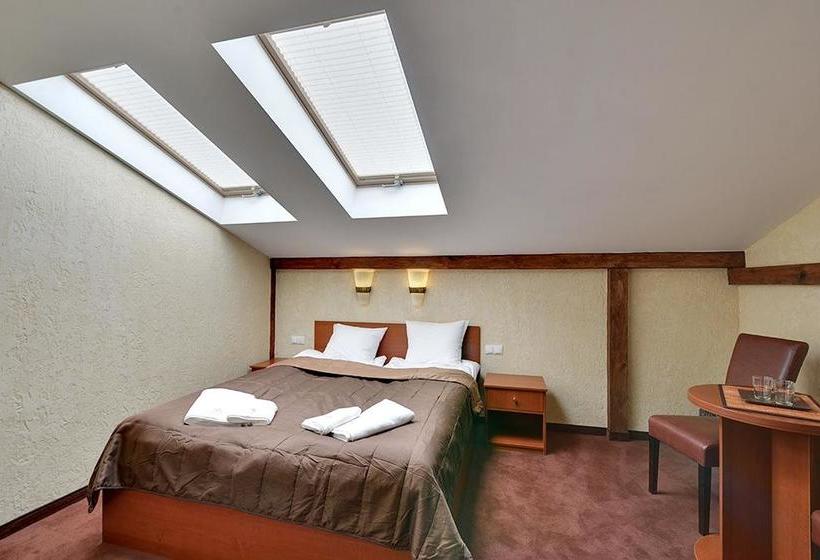 Hotel Nowy Folwark "na Skraju Lasu"