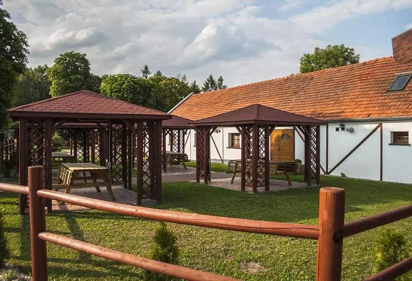 ホテル Nowy Folwark "na Skraju Lasu"