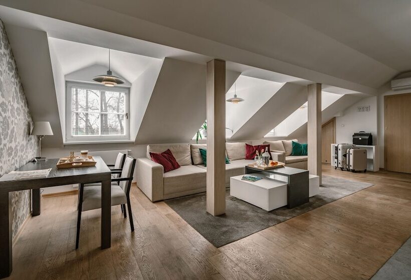 ホテル Dwor Droblin