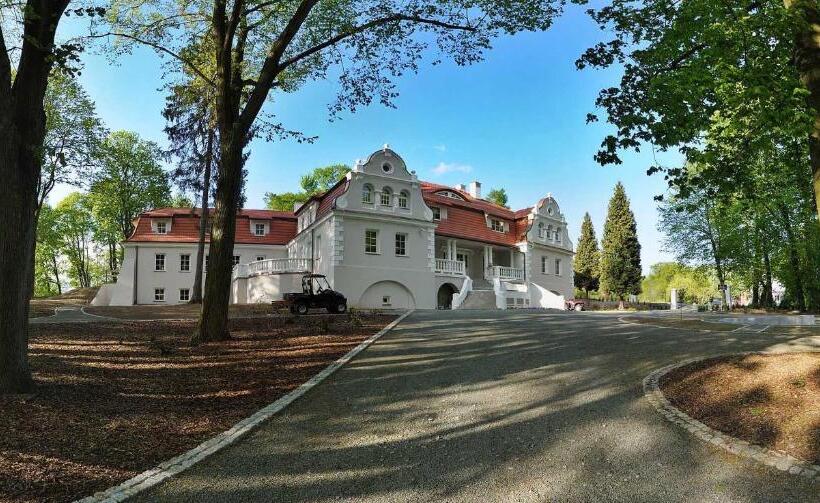 ホテル Dwór Sanna