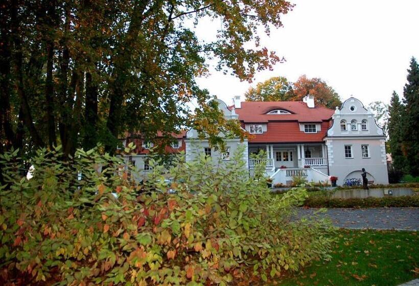 ホテル Dwór Sanna