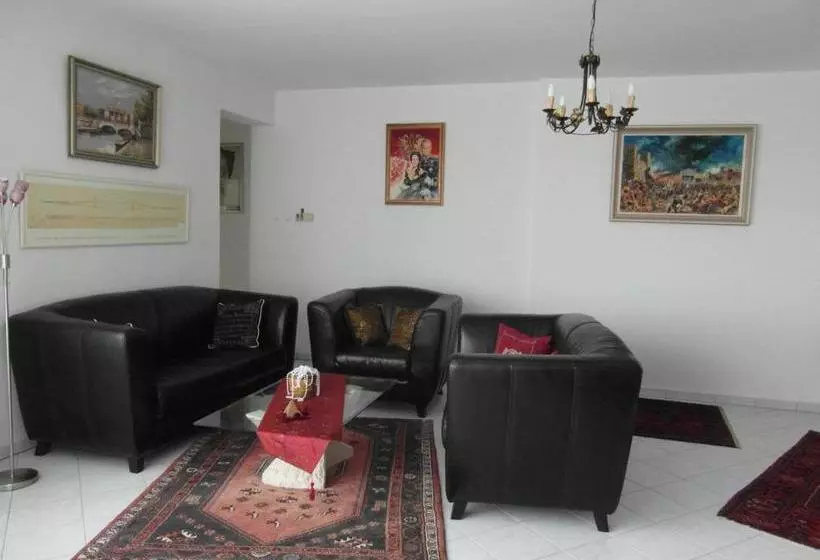 ホテル Lijoli Lounge Vendégház