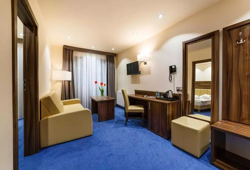 Hotelli Sanvit Lake Resort & Spa