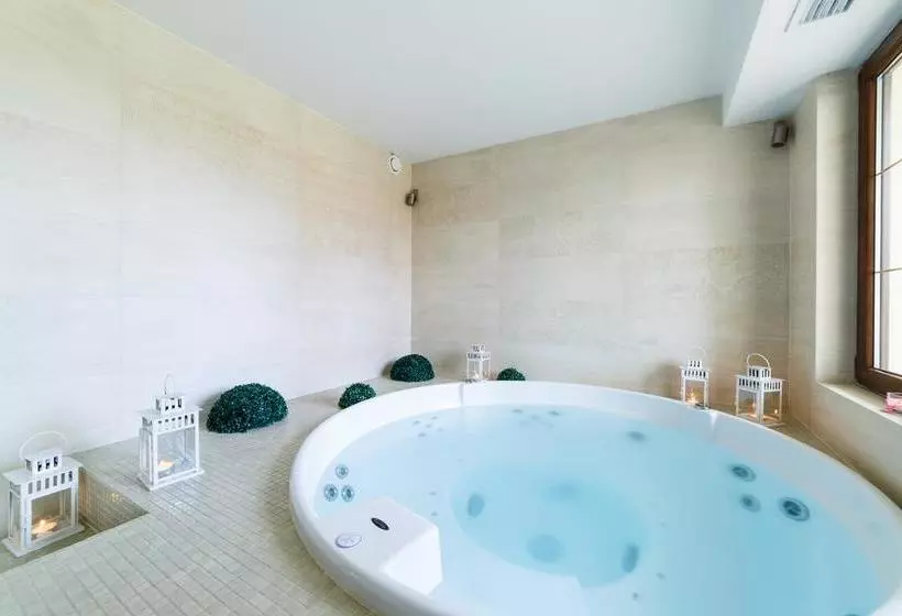 Hotelli Sanvit Lake Resort & Spa