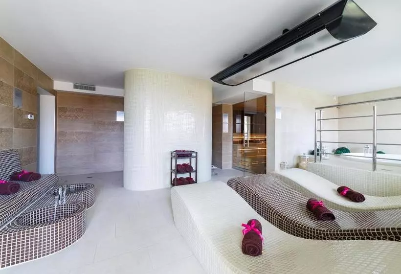 Hotelli Sanvit Lake Resort & Spa