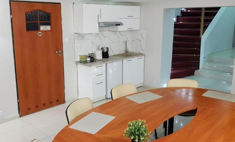 فندق Willa-restauracja Victoria