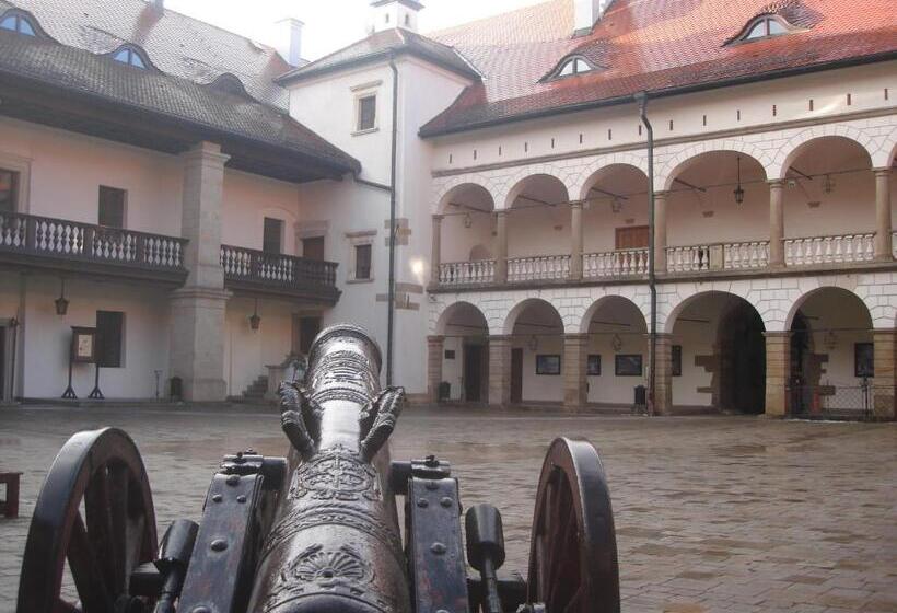 فندق Zamek Królewski W Niepołomicach