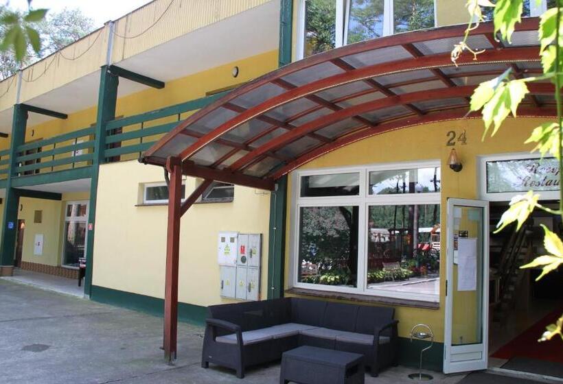 Отель Zielony & Ow Borowik & Pensjonat Manhattan Centrum Rekreacji I Wypoczynku Gastrotur