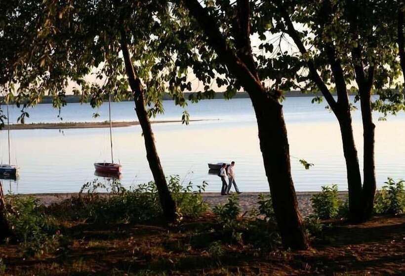 Отель Zielony & Ow Borowik & Pensjonat Manhattan Centrum Rekreacji I Wypoczynku Gastrotur