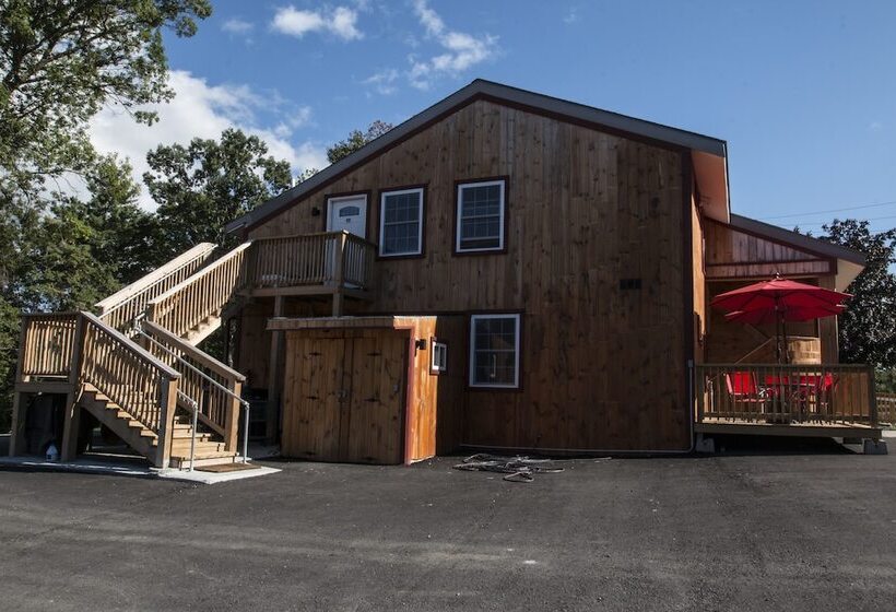 King Hendrick Motel And Suites