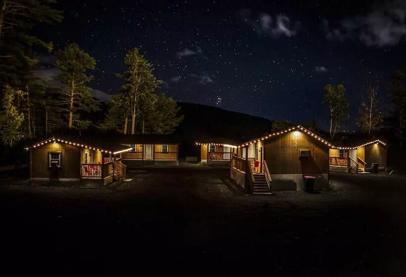 King Hendrick Motel And Suites