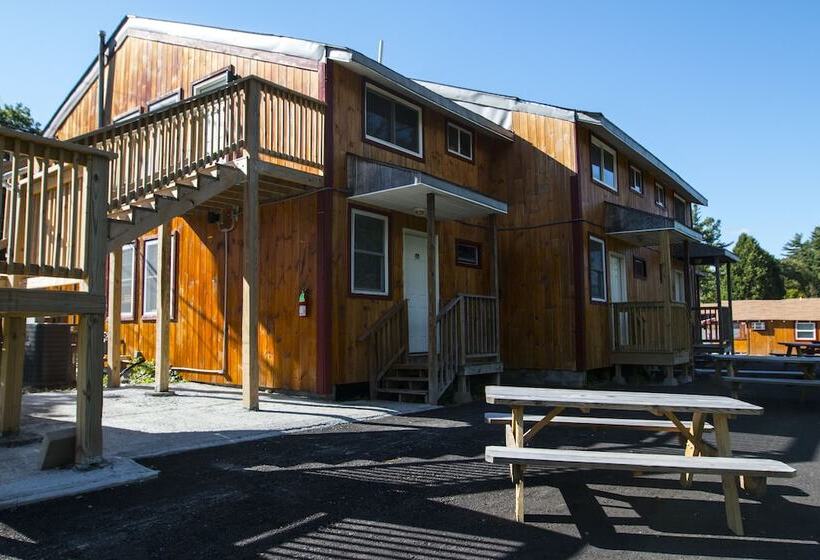 King Hendrick Motel And Suites