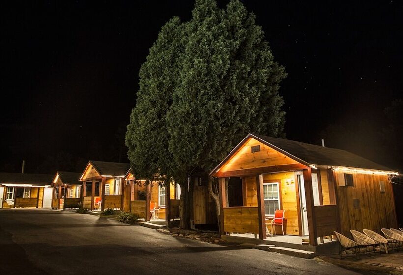 King Hendrick Motel And Suites