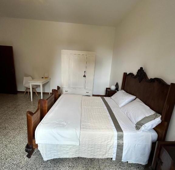 تختخواب و صبحانه La Casa Delle Querce