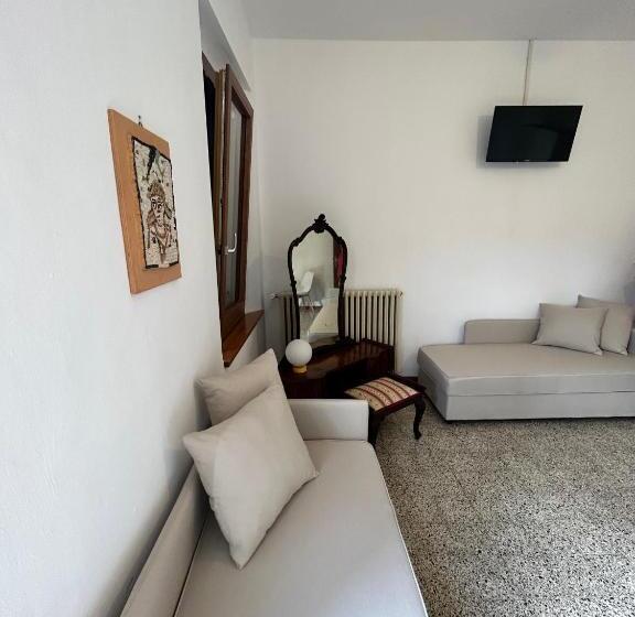 تختخواب و صبحانه La Casa Delle Querce