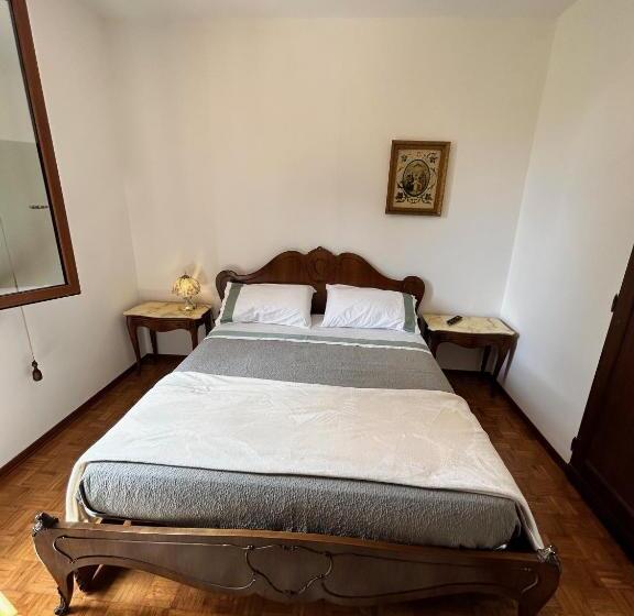 تختخواب و صبحانه La Casa Delle Querce