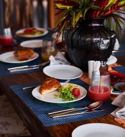 هتل Governor S Residence