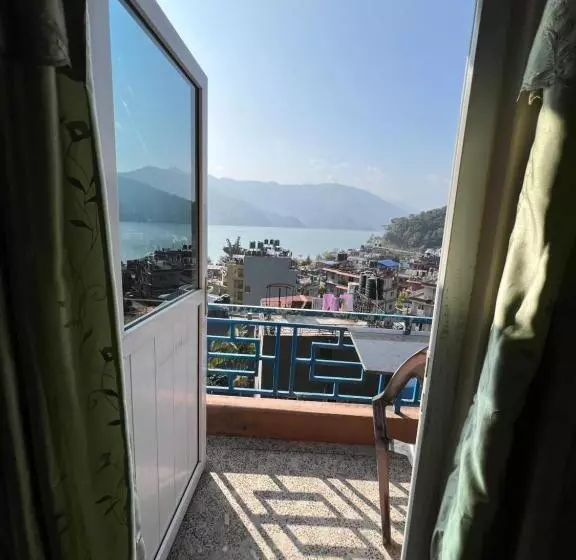 هتل Little Pilgrim Family Lodge