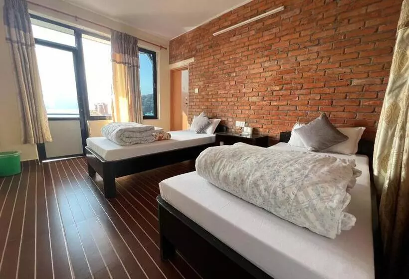 هتل Little Pilgrim Family Lodge