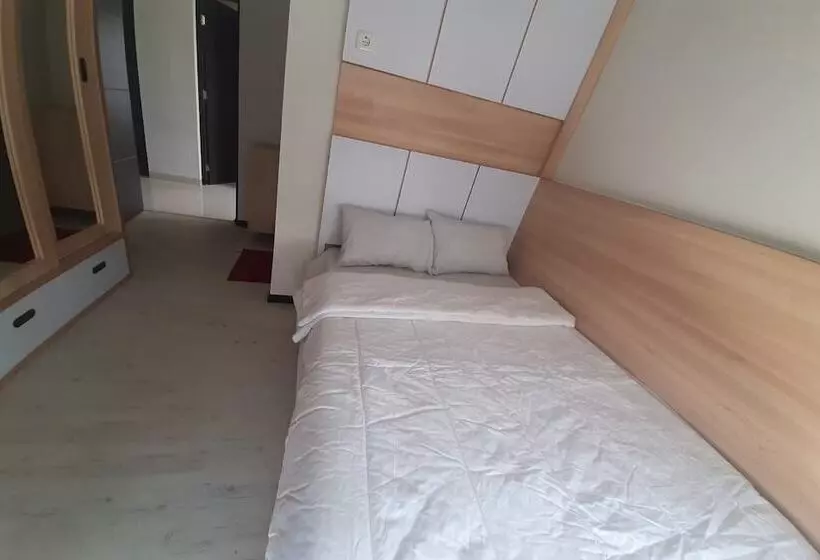Hotelli Oyo Life 93289 Jelita Residence 2