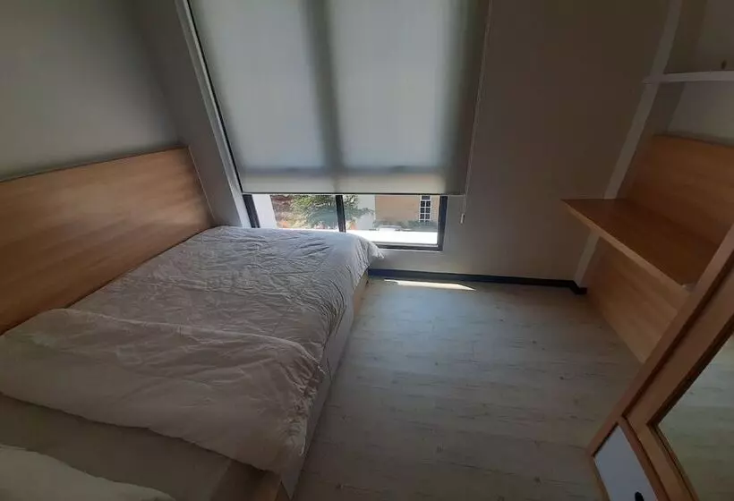 Hotelli Oyo Life 93289 Jelita Residence 2