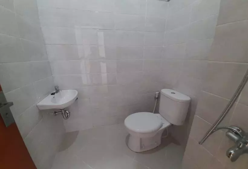 Hotelli Oyo Life 93289 Jelita Residence 2