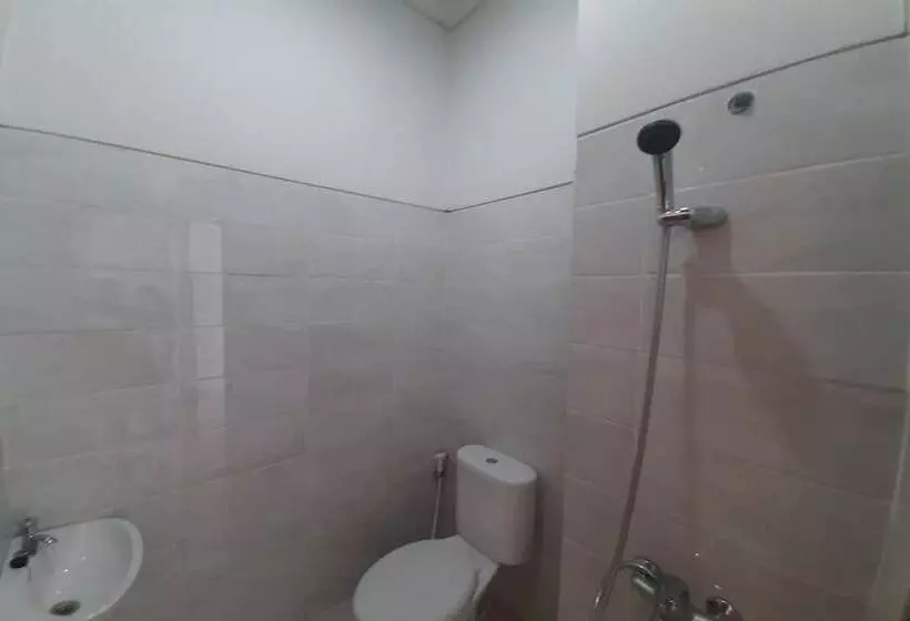 Hotelli Oyo Life 93289 Jelita Residence 2