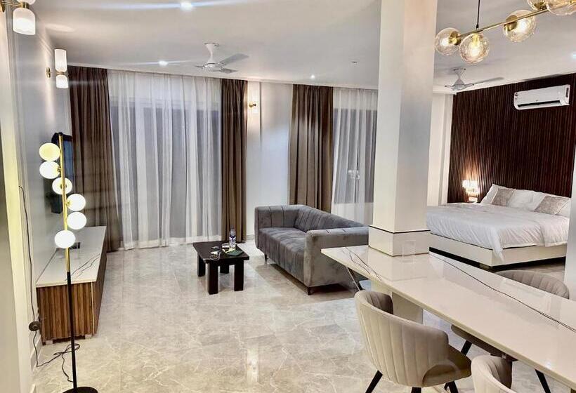 هتل Premier Lodge