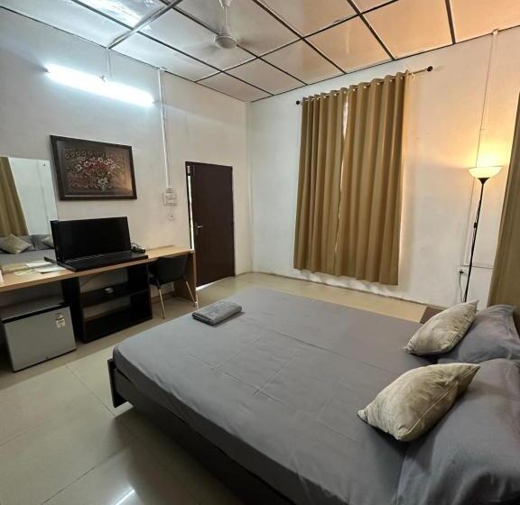 هتل Premier Lodge