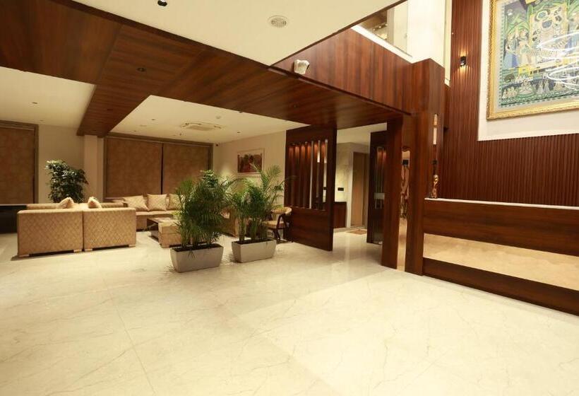 Отель Taviral Regency