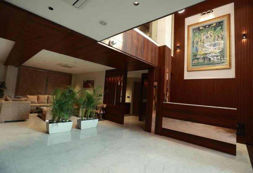 Отель Taviral Regency