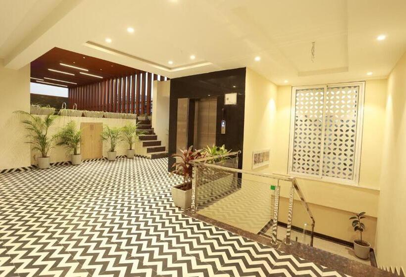 Отель Taviral Regency