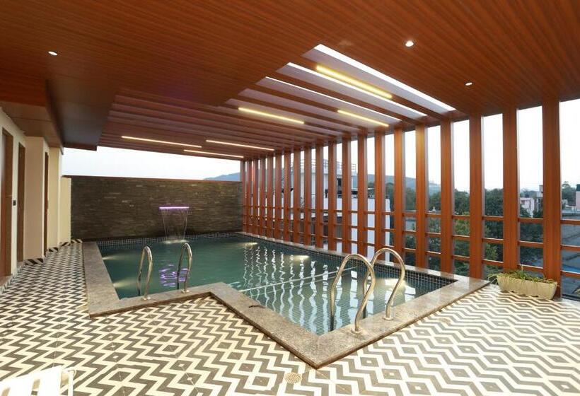 Отель Taviral Regency