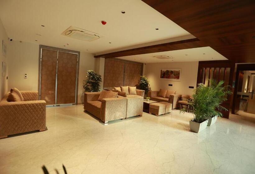 Отель Taviral Regency