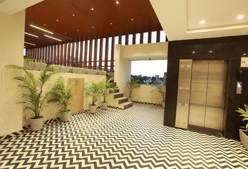 Отель Taviral Regency