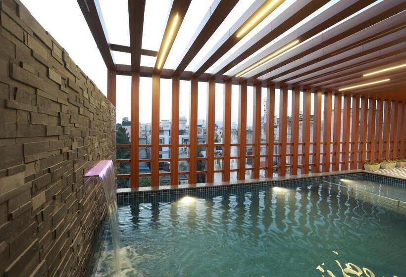 Отель Taviral Regency