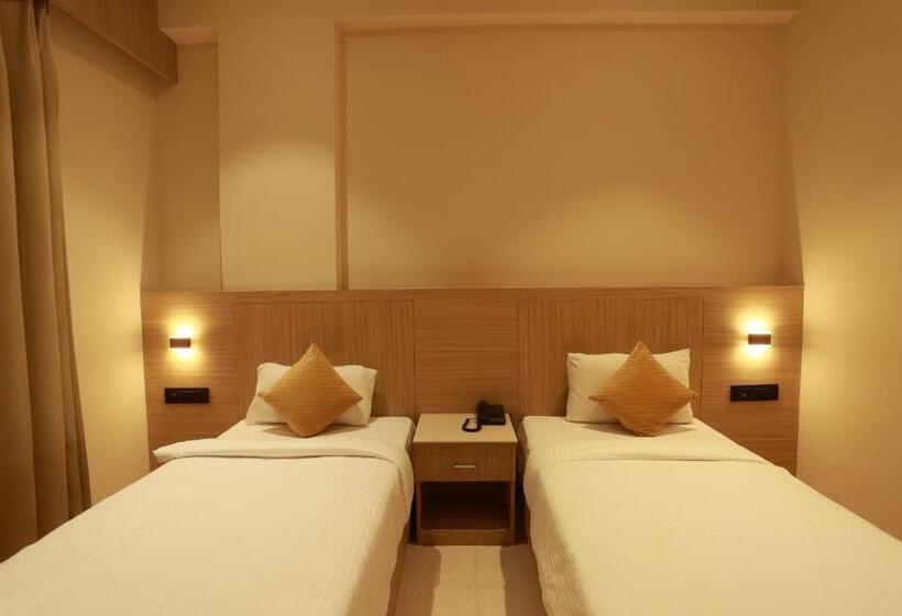 Отель Taviral Regency