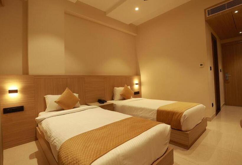 Отель Taviral Regency