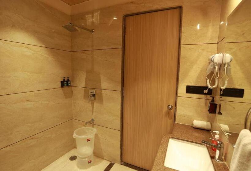 Отель Taviral Regency