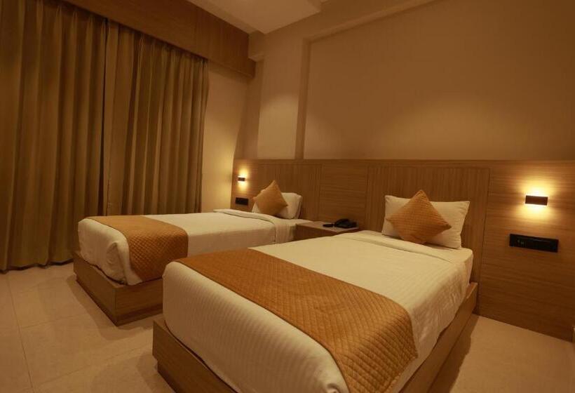 Отель Taviral Regency