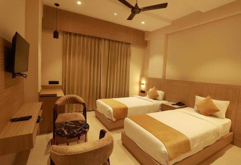 Отель Taviral Regency