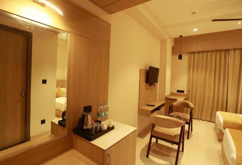 Отель Taviral Regency