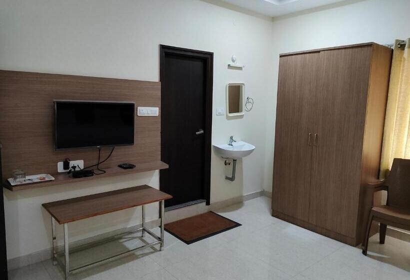 هتل The Karthikeya Inn, Tirupati