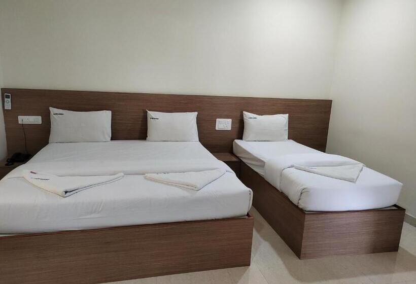 هتل The Karthikeya Inn, Tirupati