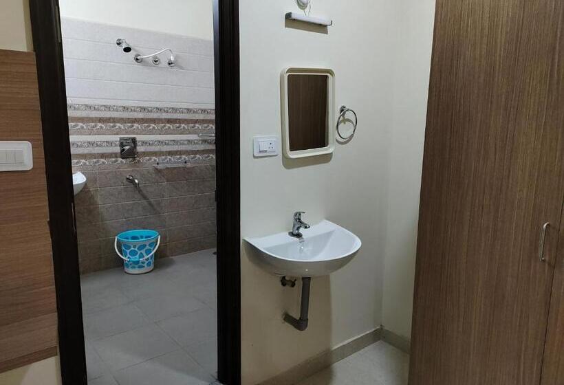 هتل The Karthikeya Inn, Tirupati